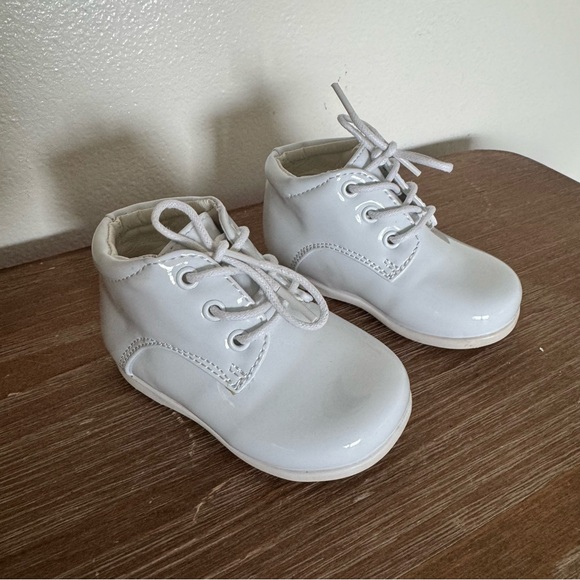 Josmo Baby Unisex White Walking Shoes Boot Size 4 - Picture 1 of 7